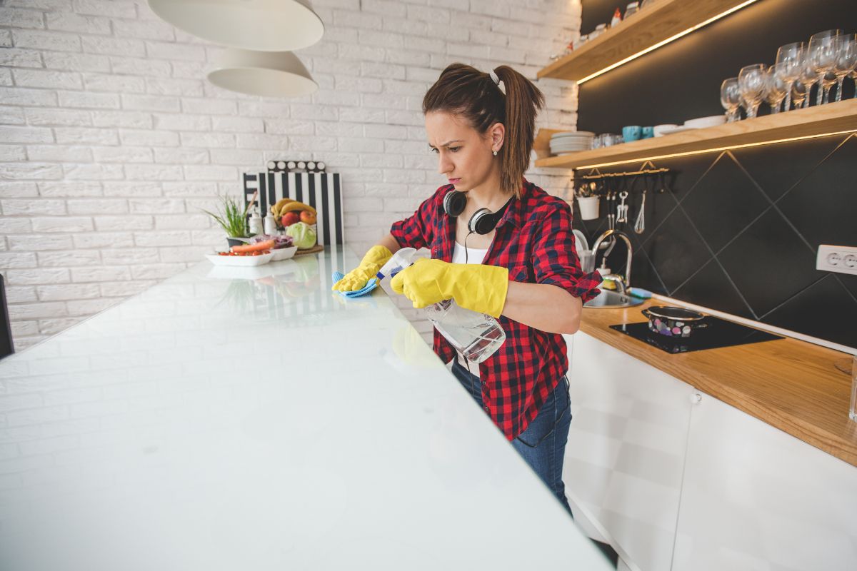 3 ideias de mistura para o dia a dia que facilitam na limpeza de casa; veja - Reprodução: Canva Pro