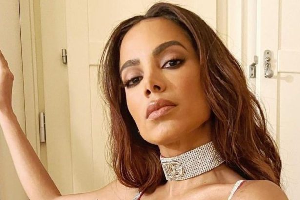 Anitta viciada em seriado da Netflix? Essa foi para surpreender a web, confira Confira - Reprodução Instagram