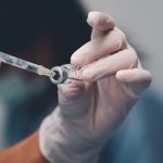 Sarampo: SP reforça vacina em terminais nesta segunda (11). Foto: Canva