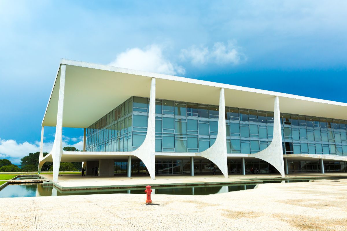 Eleições: candidaturas podem ser oficializadas a partir desta quarta (20). Foto: Canva Eleições: candidaturas podem ser oficializadas a partir desta quarta (20). Foto: Canva