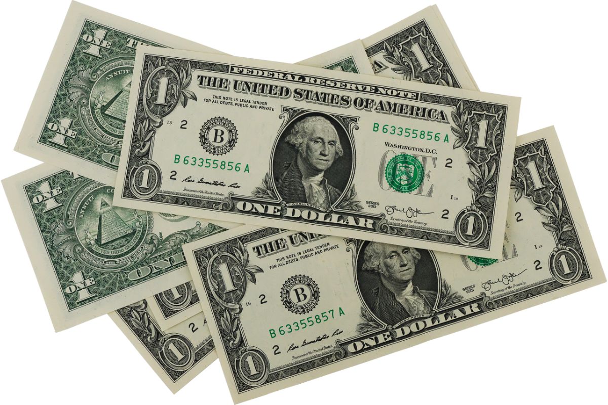 Dólar fecha julho em baixa de 1,16%; veja no que isso impacta na economia brasileira. Foto: Canva Dólar fecha julho em baixa de 1,16%; veja no que isso impacta na economia brasileira. Foto: Canva