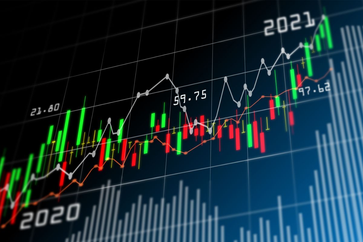 Bolsa de valores fecha julho em alta, após ajustes no cenário econômico internacional. Foto: Canva Bolsa de valores fecha julho em alta, após ajustes no cenário econômico internacional. Foto: Canva