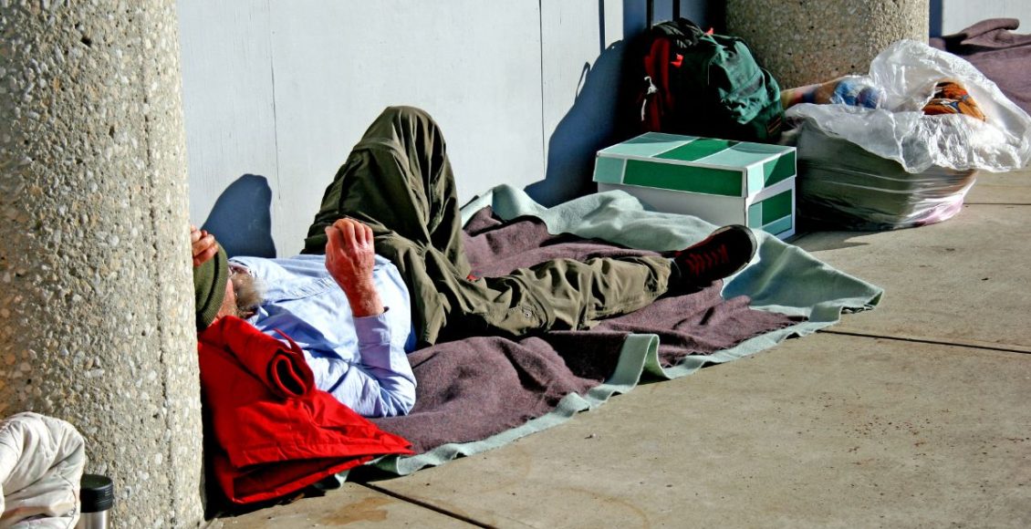 Moradores de rua em São Paulo recebem 58 mil cobertores e 1 milhão de acolhimento desde abril. Foto: Canva