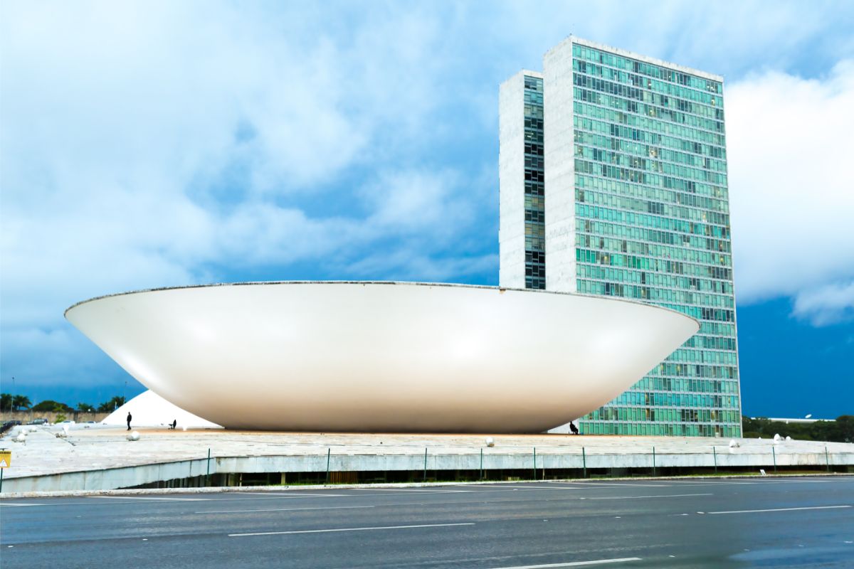 Salário mínimo para 2023 deverá ficar em R$ 1.294. Foto: Canva Salário mínimo para 2023 deverá ficar em R$ 1.294. Foto: Canva