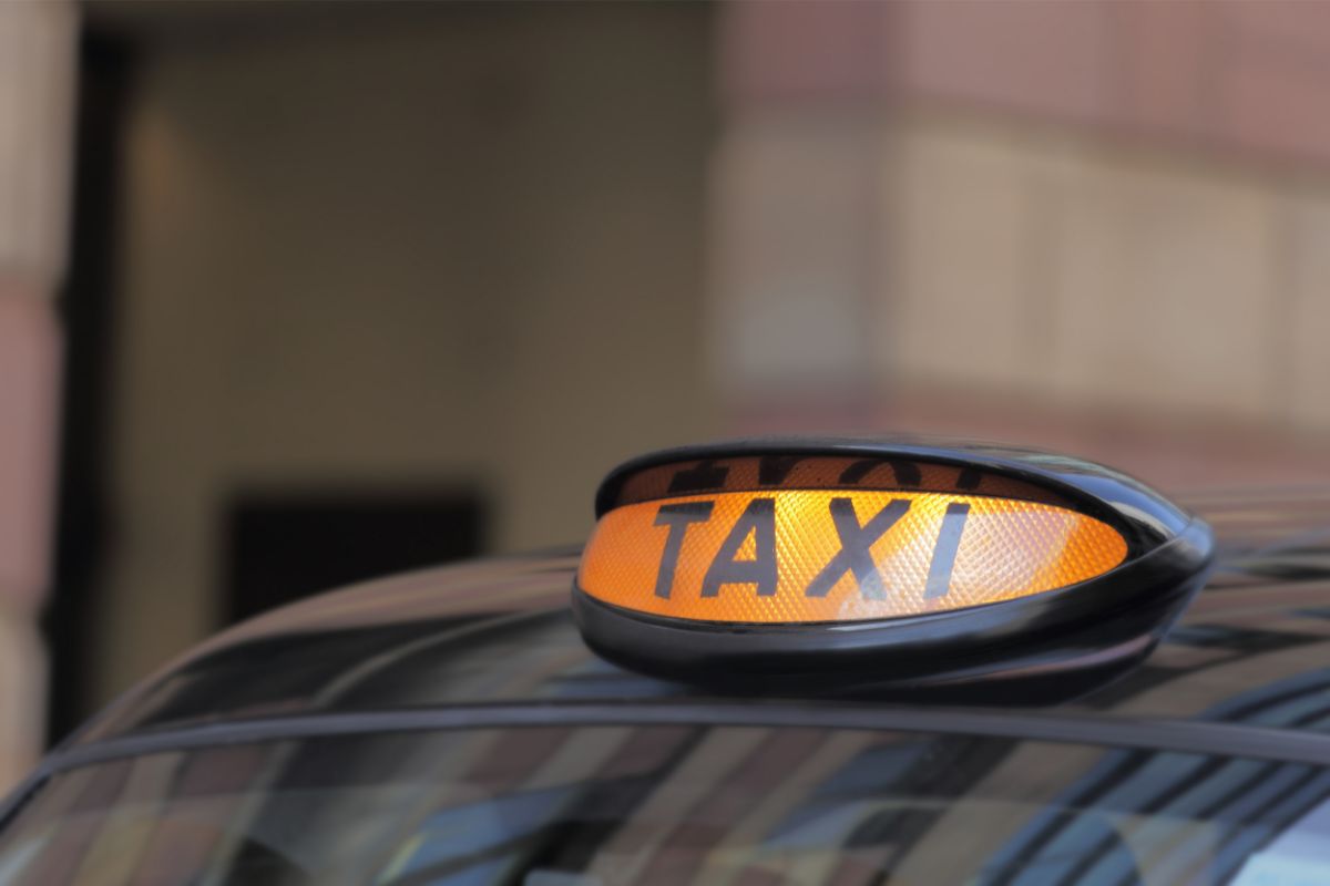 São Paulo tem 70 mil taxistas aptos a receberem auxílio do Governo Federal. Foto: Canva São Paulo tem 70 mil taxistas aptos a receberem auxílio do Governo Federal. Foto: Canva