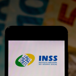 INSS: segurados já pedem devolução de descontos indevidos. Imagem: Canva