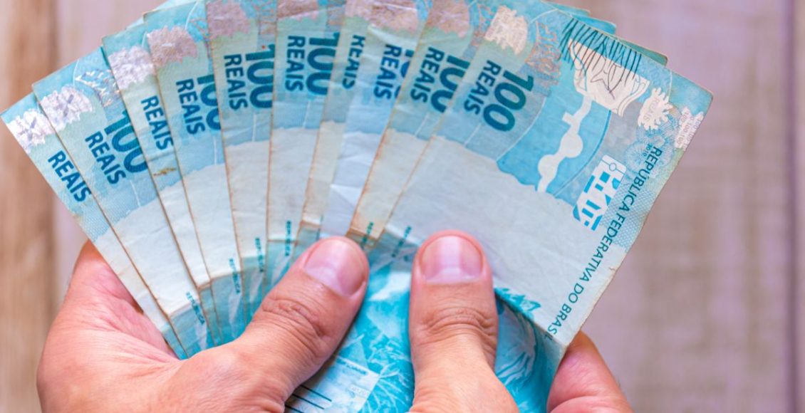 Copom se reúne para aumentar taxa anual de juros nesta quarta (3); veja como isso impacta na sua vida. Foto: Canva