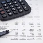 Vovô Rico deixa clientes no prejuízo e vira algo da polícia; veja o que rolou. Foto: Canva