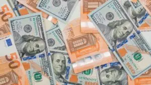 Euro vale menos que o dólar pela primeira vez em 20 anos; entenda os motivos - Freepik