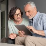 Novo cartão benefício do INSS 2022: saiba como funciona e quais vantagens (imagem Freepik)