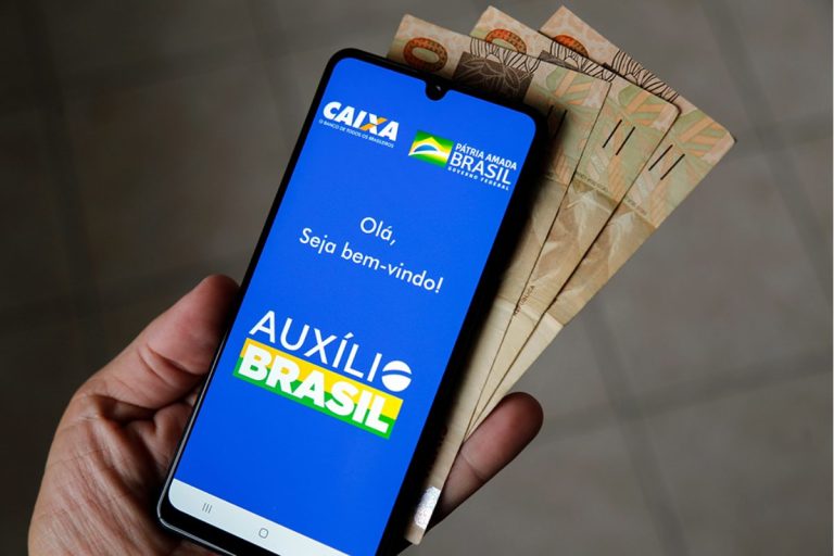 Confira nesse artigo como funcionará o empréstimo consignado com auxílio Brasil e como solicitar. Fonte: Canva