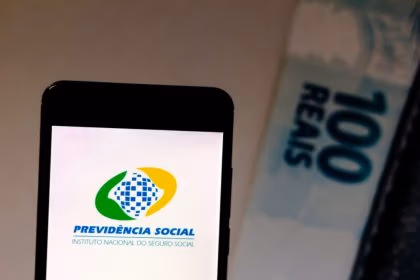 Inscrições abertas para concurso público do INSS com mil vagas e salario de R$ 5.905,79. Fonte: Canva