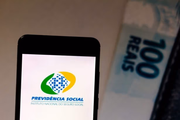 Inscrições abertas para concurso público do INSS com mil vagas e salario de R$ 5.905,79. Fonte: Canva