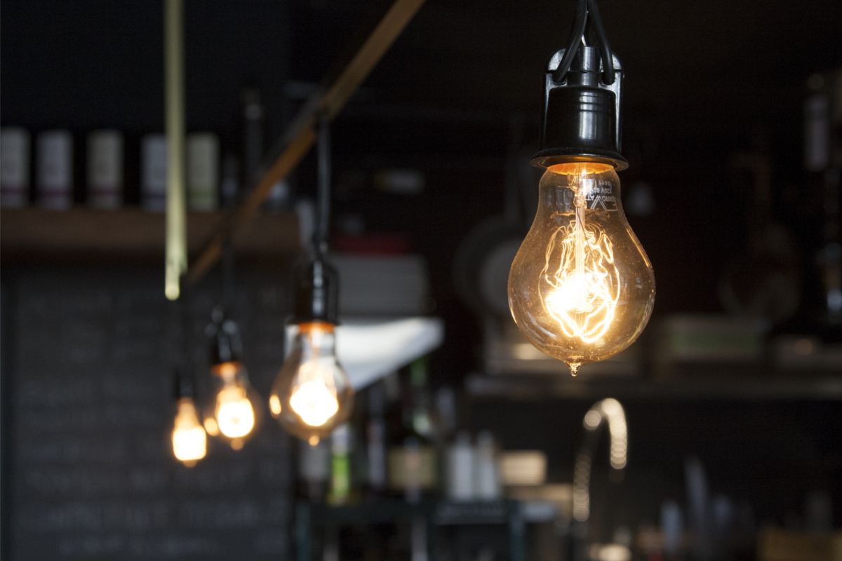 Conta de luz mais barata: aprenda como ter direito a redução de ICMS. Foto: Canva