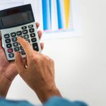 Super Sete: concurso 322 nesta segunda-feira (21) tem prêmio de R$ 4,7 milhões; é possível viver de renda para sempre. Foto: Canva