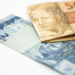 Lotomania: concurso 2391 nesta segunda-feira (14) tem prêmio de R$ 1,7 milhão; dá para comprar uma Mercedes elétrica. Foto: Canva