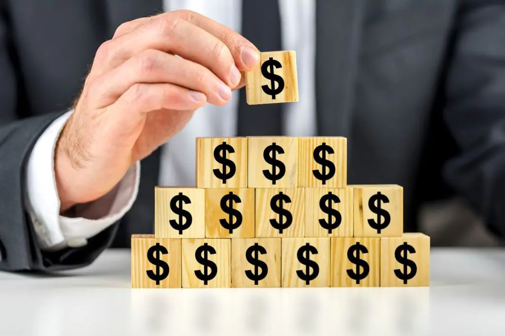 Como criar uma reserva de emergência? [GUIA COMPLETO] - Reprodução Canva