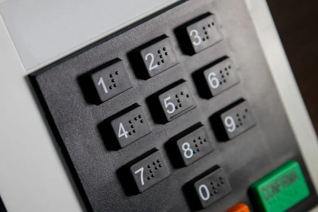 Eleições: Jorginho Mello tem 67% dos votos válidos em SC contra 33% de Décio Lima, diz Ipec. Foto: Canva