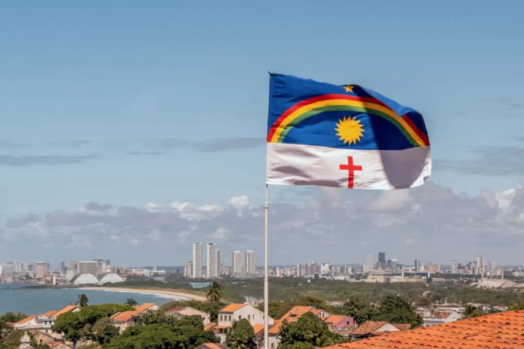 Eleições: Raquel Lyra tem 51% contra 43% das intenções de voto em Pernambuco, diz Ipec.Foto: Canva