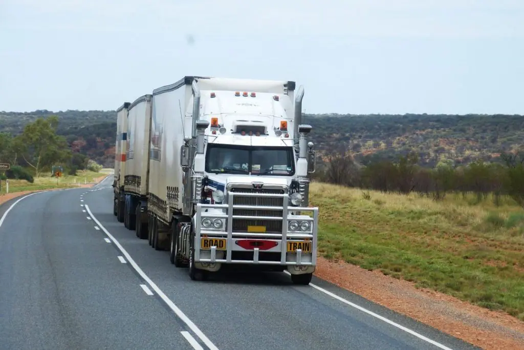 Você já recebe o auxílio caminhoneiro? Prazo para autodeclaração acabará no dia 7 de novembro de 2022. Fonte: Pixabay