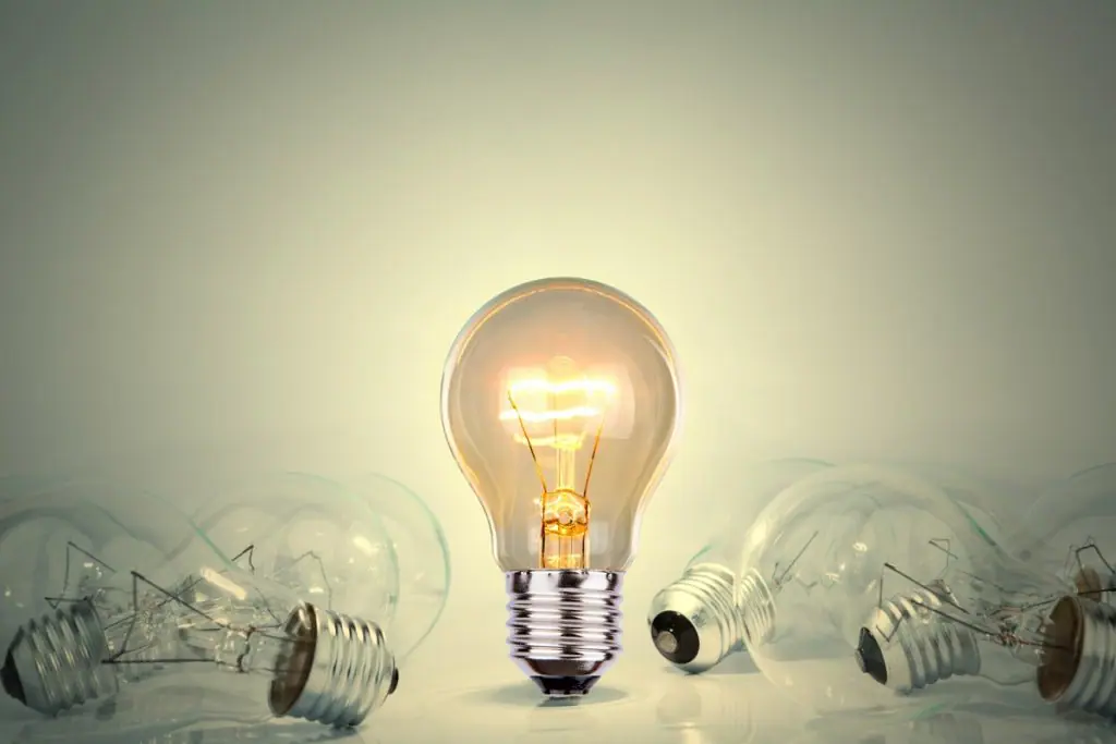 Conta de Luz vai ficar 5,6% mais cara em 2023. Descubra quatro dicas de como economizar energia - Freepik