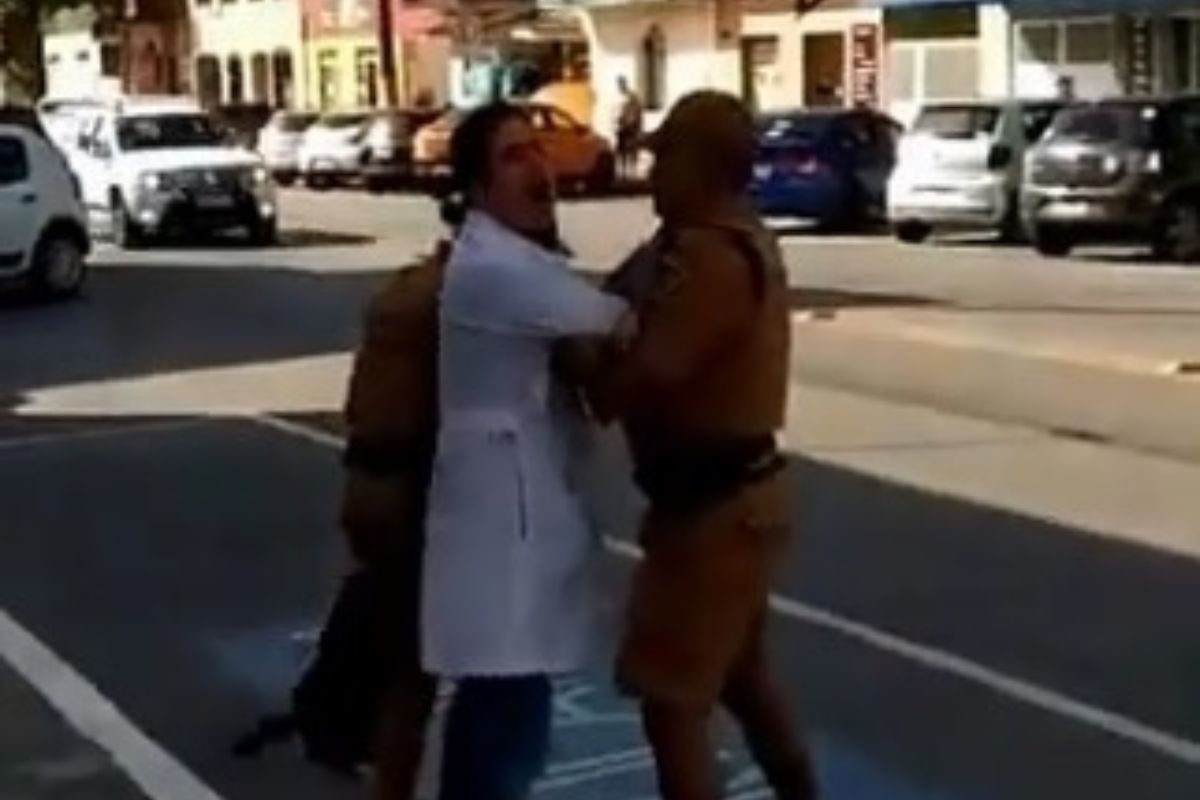 Médico sem salário é preso; vídeo de 2019 volta a ‘bombar’ no TikTok; relembre. Foto: Reprodução