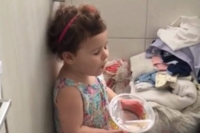 Paçoca da discórdia: mãe flagra filha em SC e vídeo viraliza; alerta de fofura. Foto: Reprodução