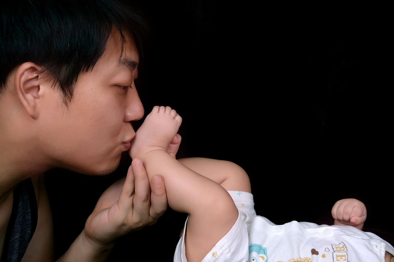 Auxílio paternidade: veja como funciona e quem tem direito. Foto: Pixabay