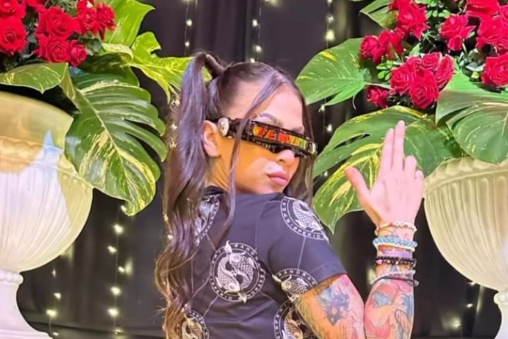 MC Pipokinha ignora críticas e solta “indireta” “Tentaram me derrubar”