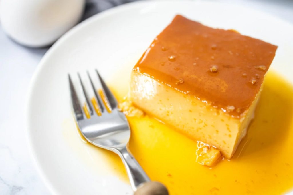 Use o pão francês amanhecido e faça dele um delicioso pudim cremoso, prático e rápido