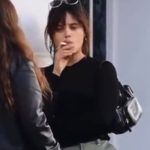 Wandinha aparece fumando em público e surpreende web; Jenna Ortega curte auge. Foto: Reprodução Twitter