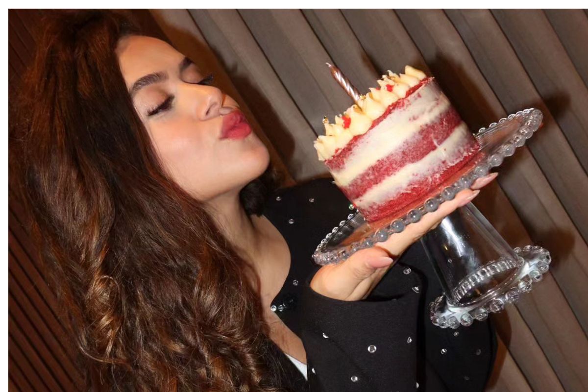 Maísa Silva 21 anos; atriz comemora como amigos e celebra boa fase na carreira; veja como foi. Foto: Redes sociais