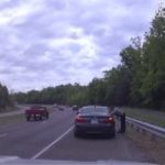 Acidente nos EUA viraliza e policial ‘nasce de novo’; confira o vídeo incrível