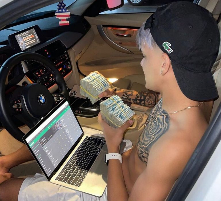 Aposta em Futebol: Influenciador Digital "John Lenon" procurado por crimes de estelionato