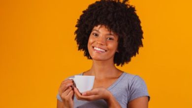 Descubra o poder do chá de hibisco: benefícios incríveis para e muita hidratação