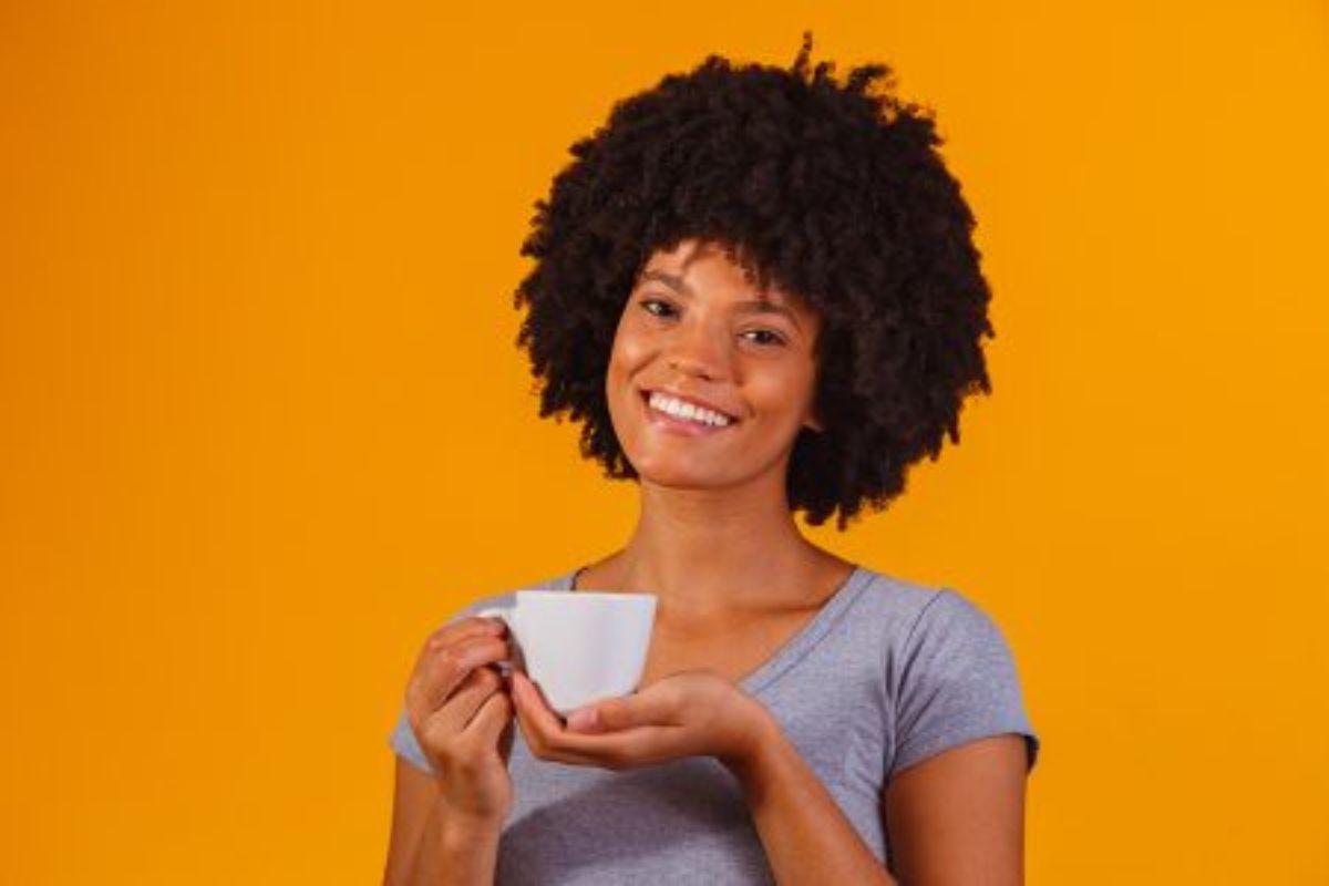 Descubra o poder do chá de hibisco: benefícios incríveis para e muita hidratação