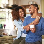 Descubra por que o chá de manjericão é a bebida do momento