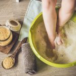 Nunca mais fique sem um escalda pés: conheça as técnicas infalíveis para prepará-lo