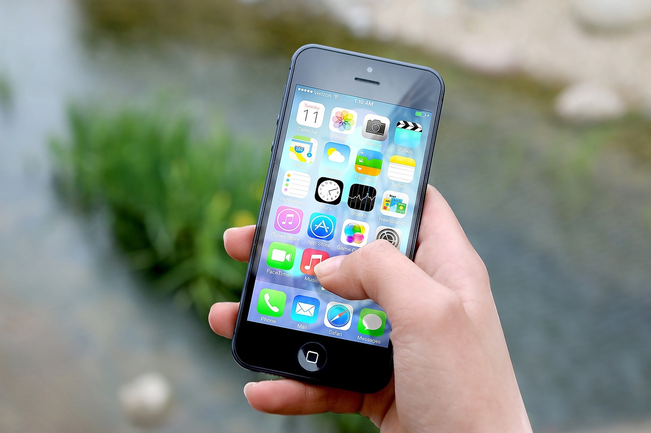 Smartphones; confira os impactos e os riscos do uso prolongado. Foto: Pixabay