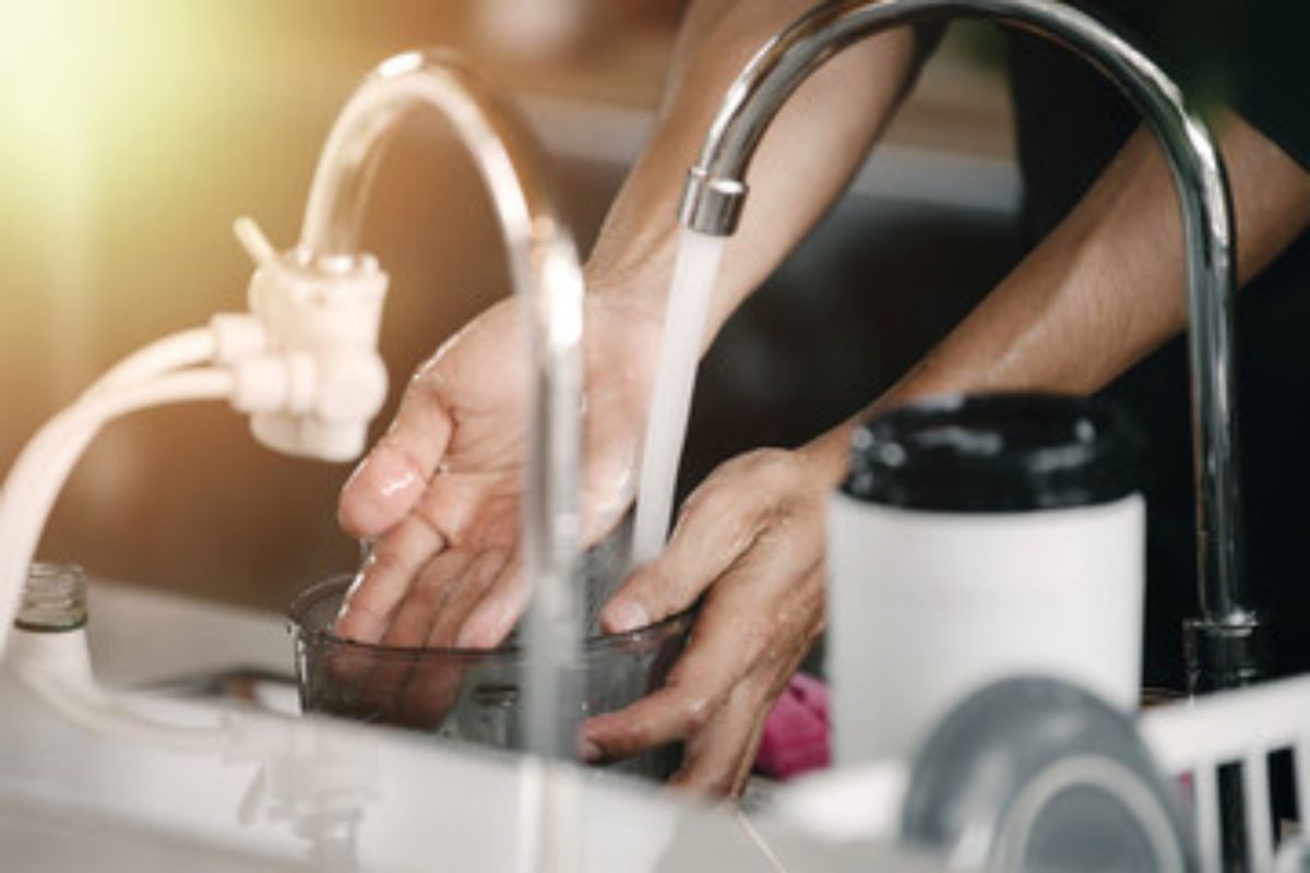 Lavar louça no frio nunca foi tão fácil: aprenda truques práticos para manter sua cozinha impecável!