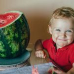 Melancia quente faz mal? Conheça algumas crenças que envolvem essa fruta rica em minerais