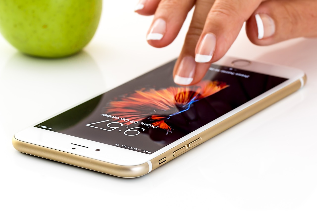 Smartphones; confira os impactos e os riscos do uso prolongado. Foto: Pixabay