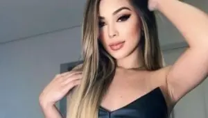 Melody vira 'stalker' nas redes sociais e faz desafio aos seguidores; veja o que ela está aprontando