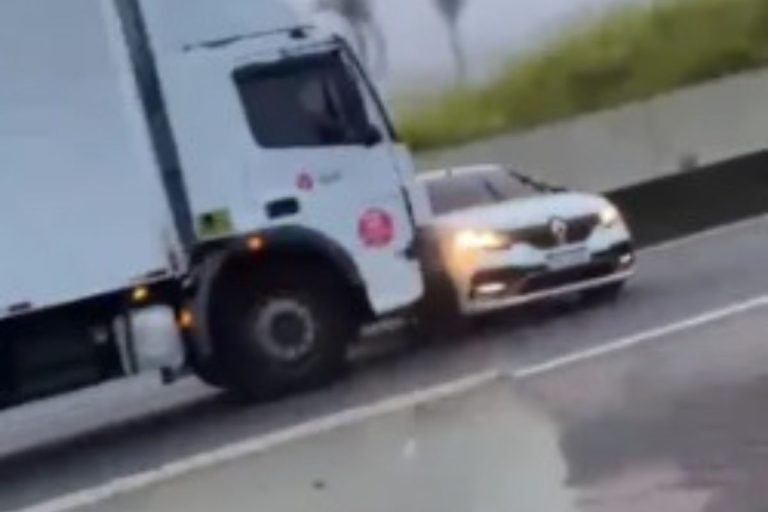 Caminhão arrasta carro após tentativa de assalto no interior de SP. Foto: Reprodução