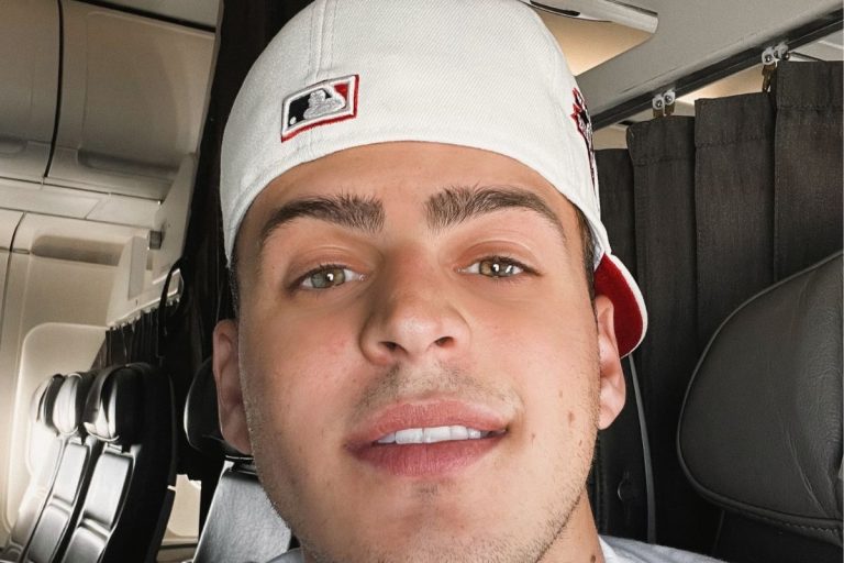 Jon Vlogs na mira dos internautas por causa da Blaze; influenciador estaria assustado. Foto: Redes sociais