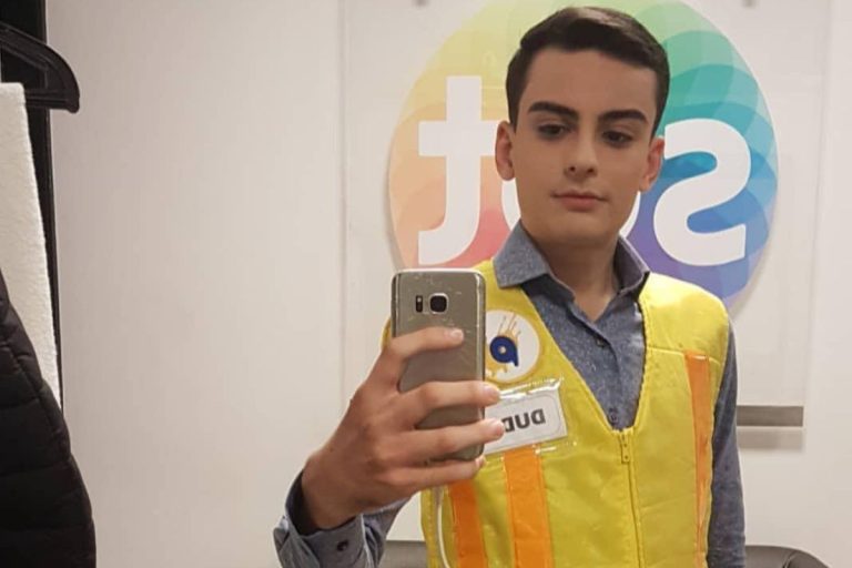 Dudu Camargo 'ganha a mala' no SBT após 15 anos de casa; apresentador já teve polêmica com Maisa Silva