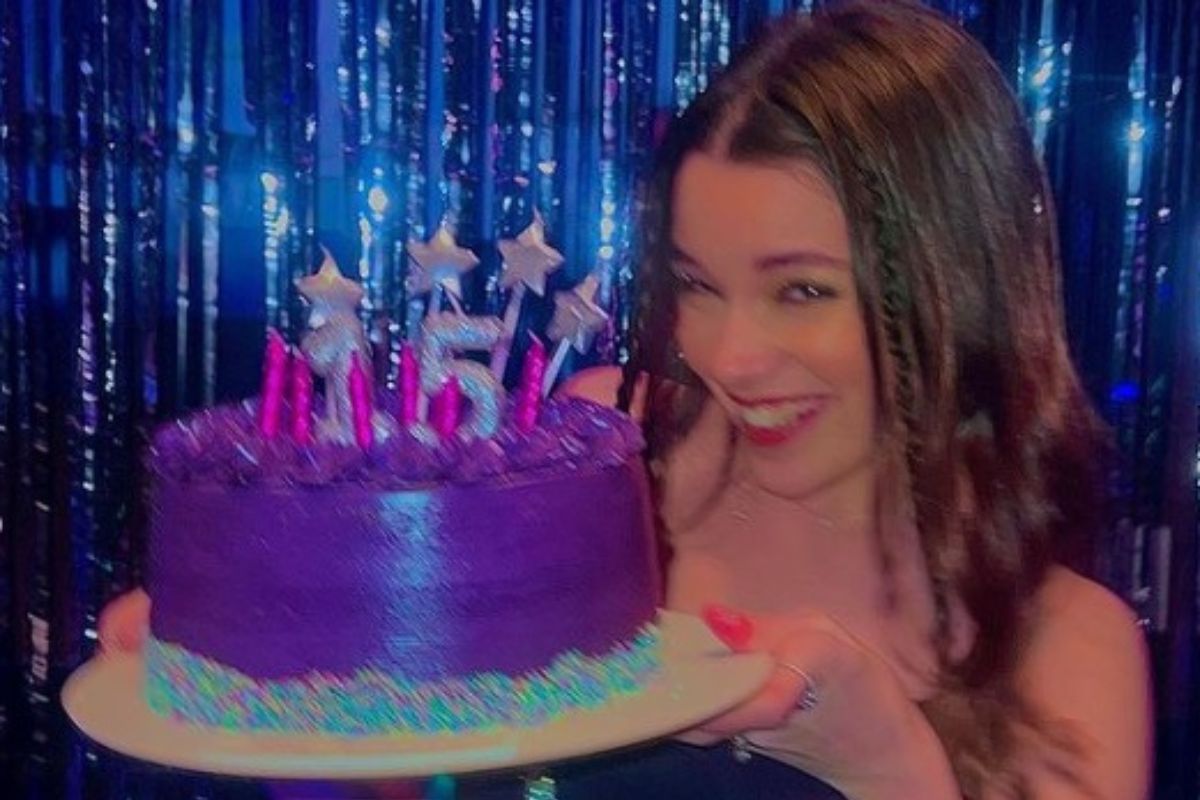 Giulia Benite festeja 15 anos com amigos e posta nas redes sociais; veja como foi a festa da atriz. Foto: Instagram