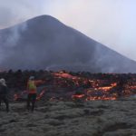 Vulcão em erupção na Islândia: você teria coragem encarar? Vídeo viraliza na web