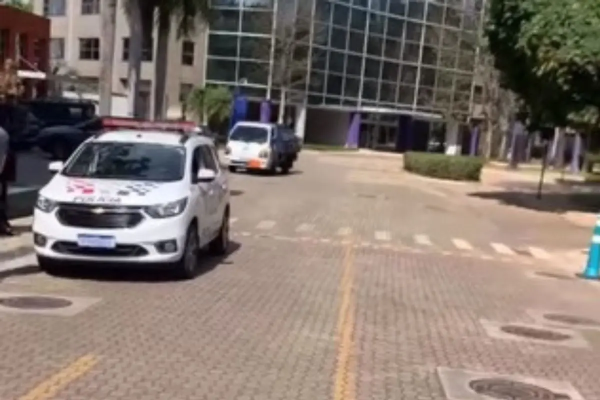 Otávio Mesquita é assaltado dentro de condomínio em São Paulo e se revolta; veja vídeo Otávio Mesquita é assaltado dentro de condomínio em São Paulo e se revolta; veja vídeo