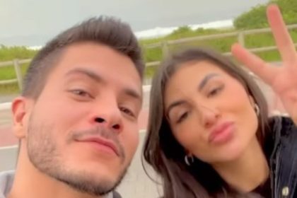 Inacreditável! Arthur Aguiar rompe namoro dias após anunciar gravidez de Jheny Santucci; veja o que houve